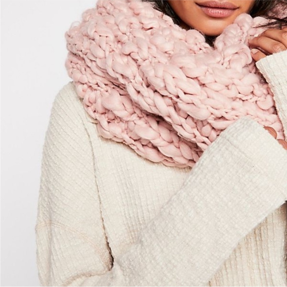 Free People Dreamland Chunky Knit Infinity Scarf Pink NWT